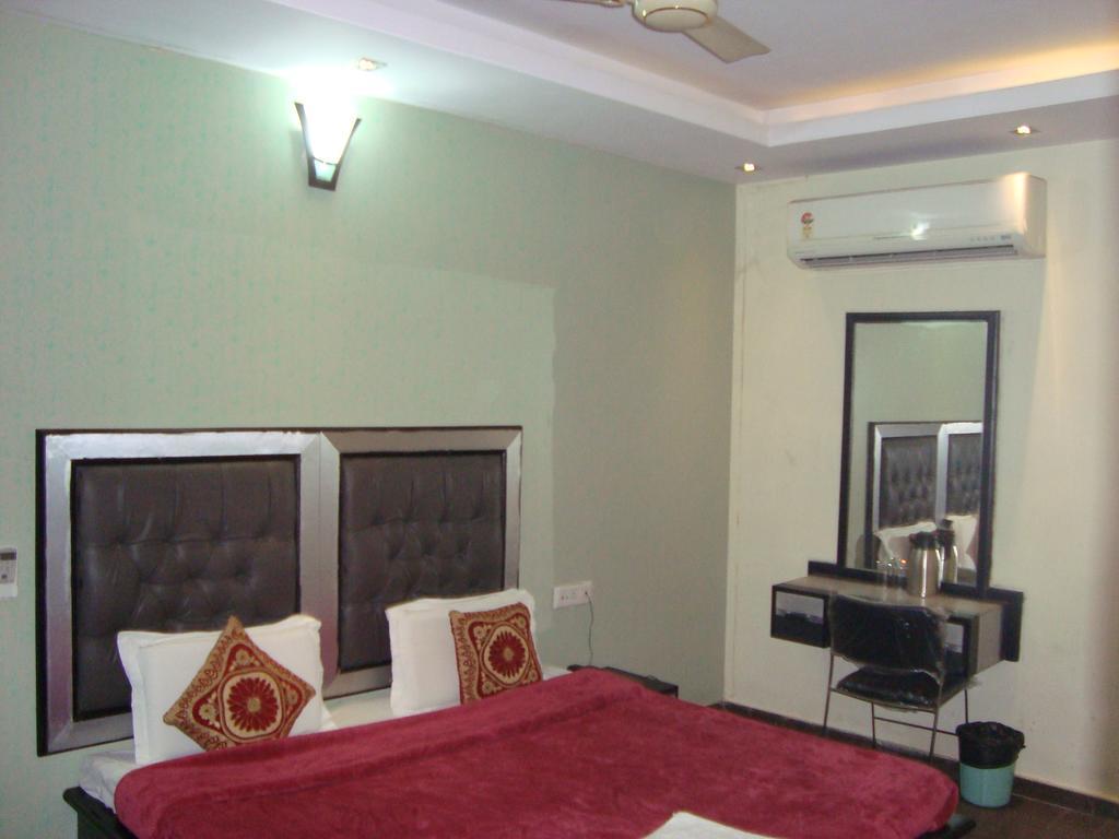 Hotel S P New Delhi Exteriör bild