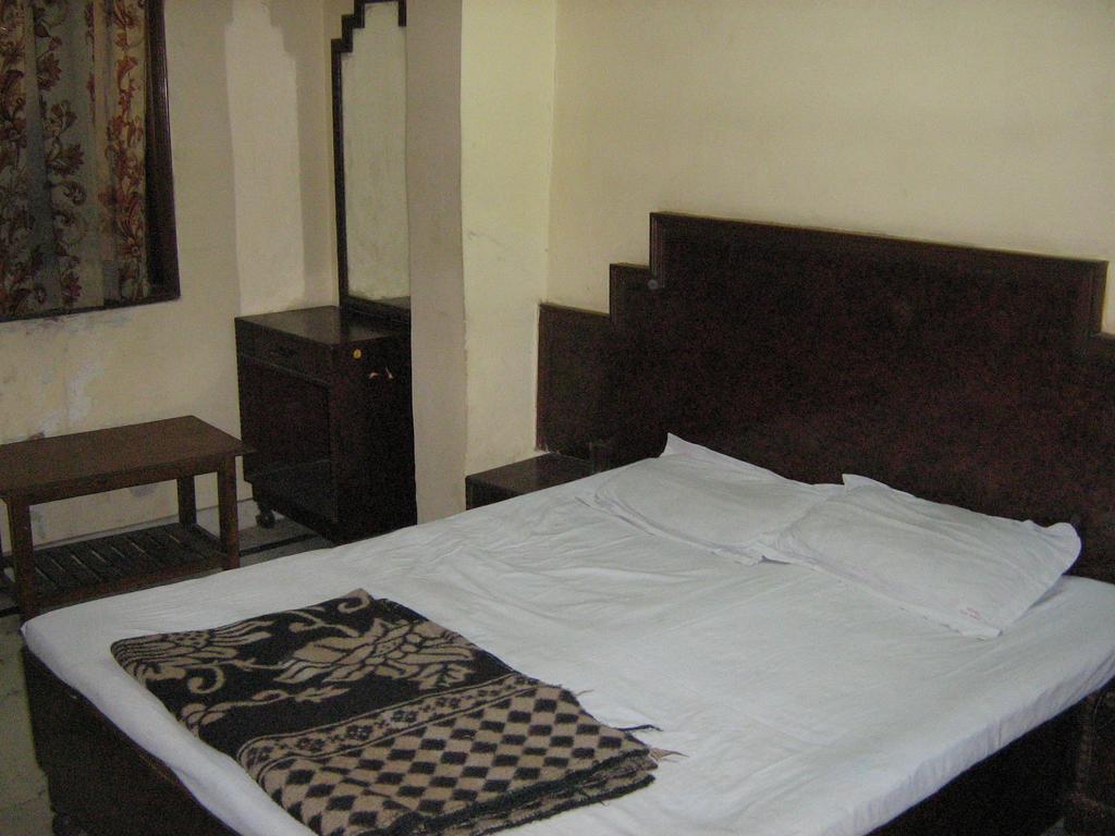 Hotel S P New Delhi Exteriör bild